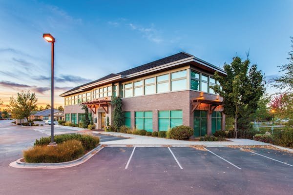 Parking de la tour fondue : votre point de départ pour porquerolles